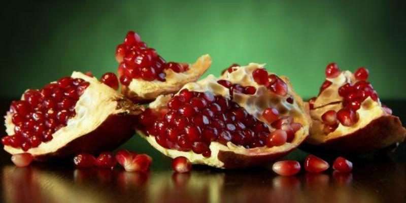 peels off pomegranate